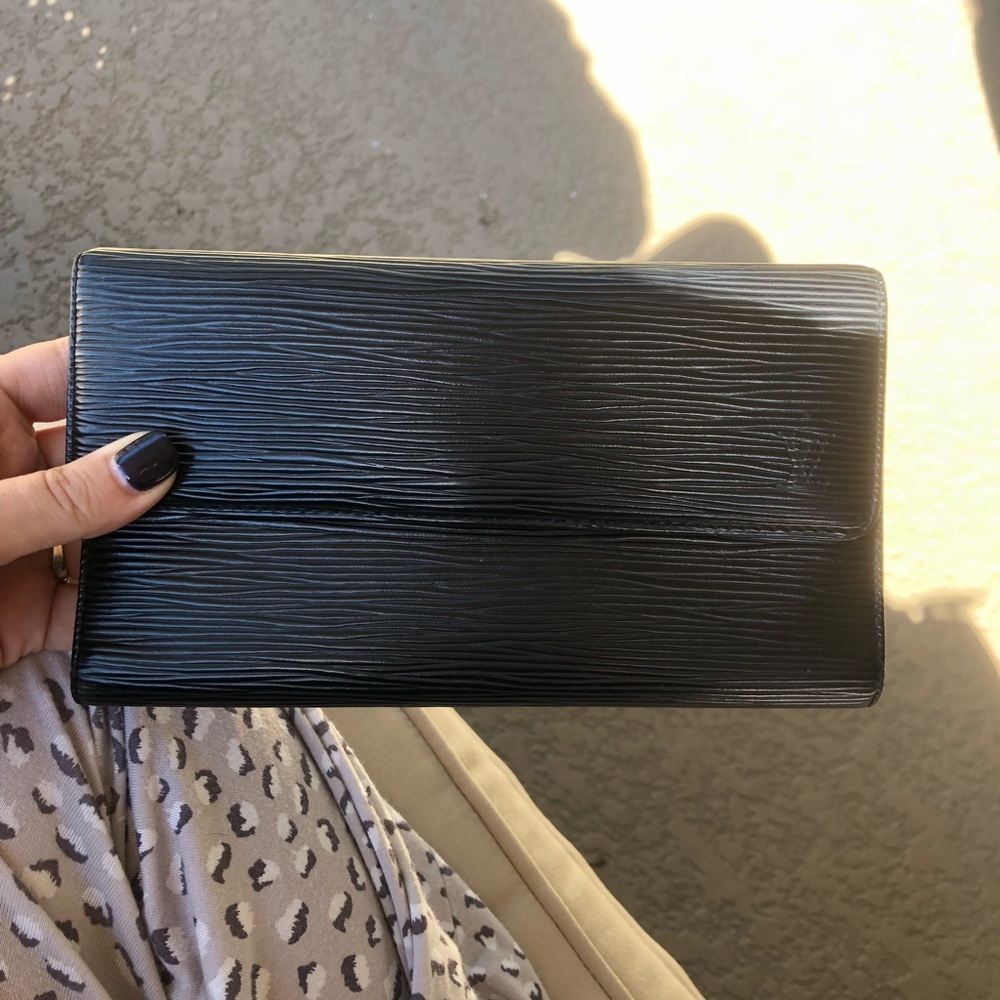 Louis Vuitton Epi noir wallet